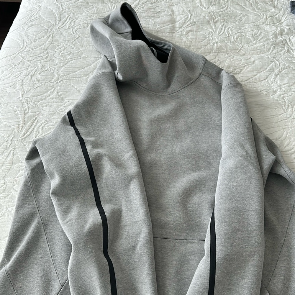 Men’s Lululemon Sweatshirt Hoodie size XL